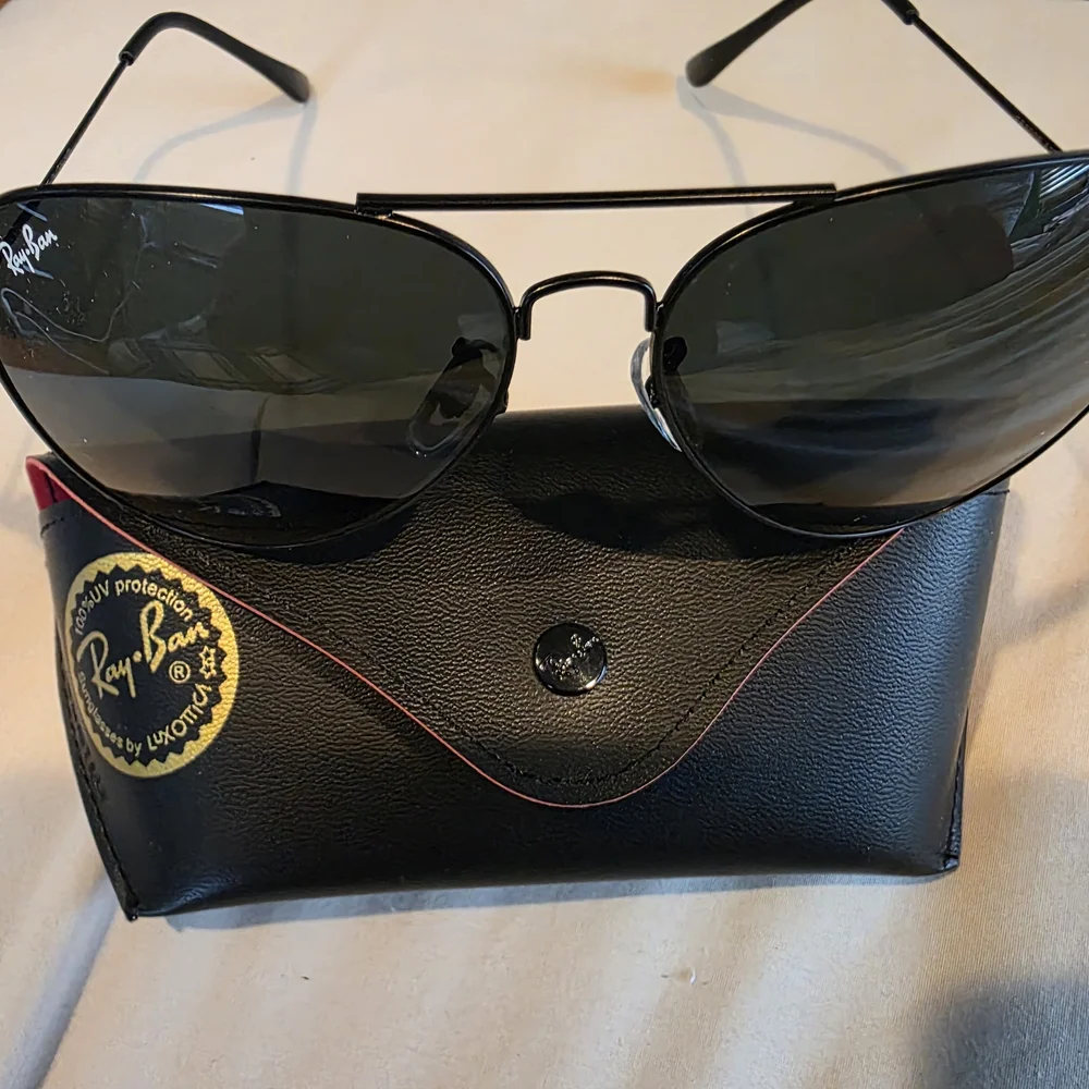 Ray-Ban Black Aviator Sunglasses